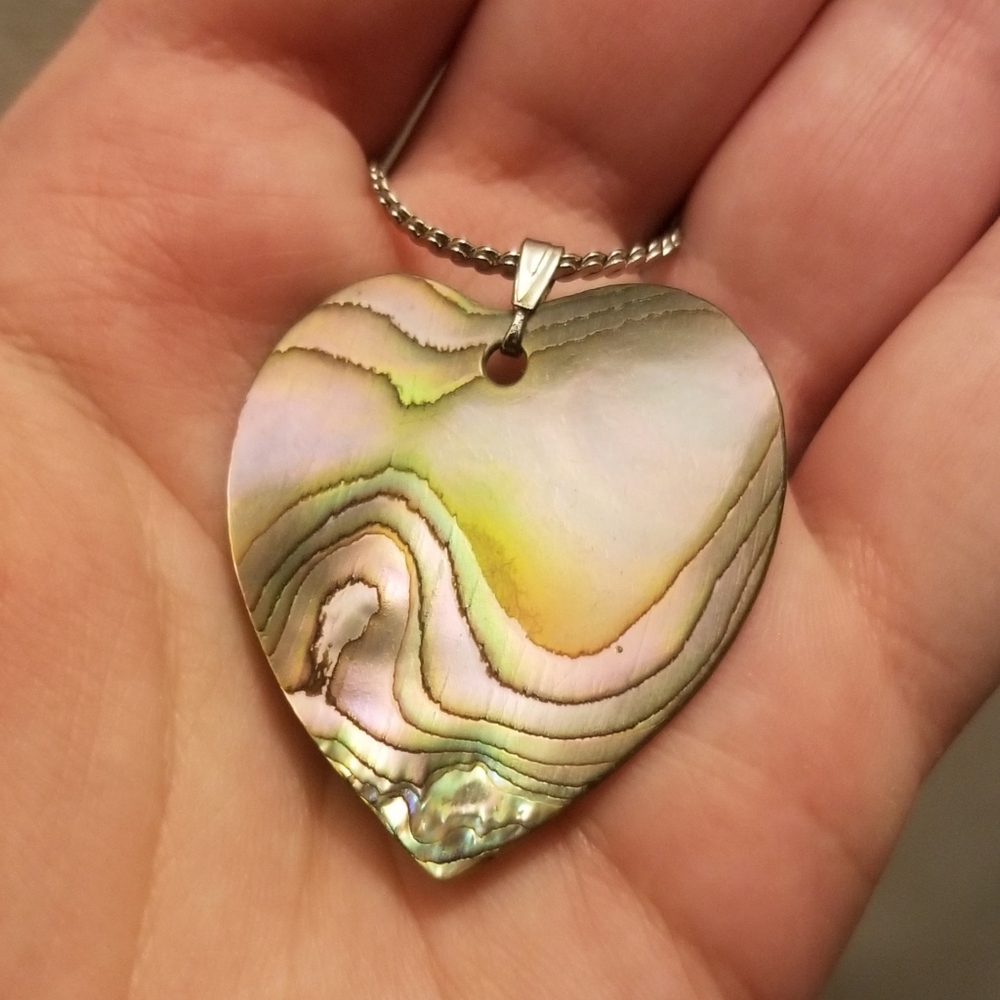 Gorgeous vtg blister pearl heart pendant necklace w silvertone chain, EUC - Picture 1 of 4